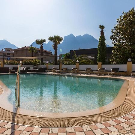 Hotel New Garden à Torbole Sul Garda Extérieur photo
