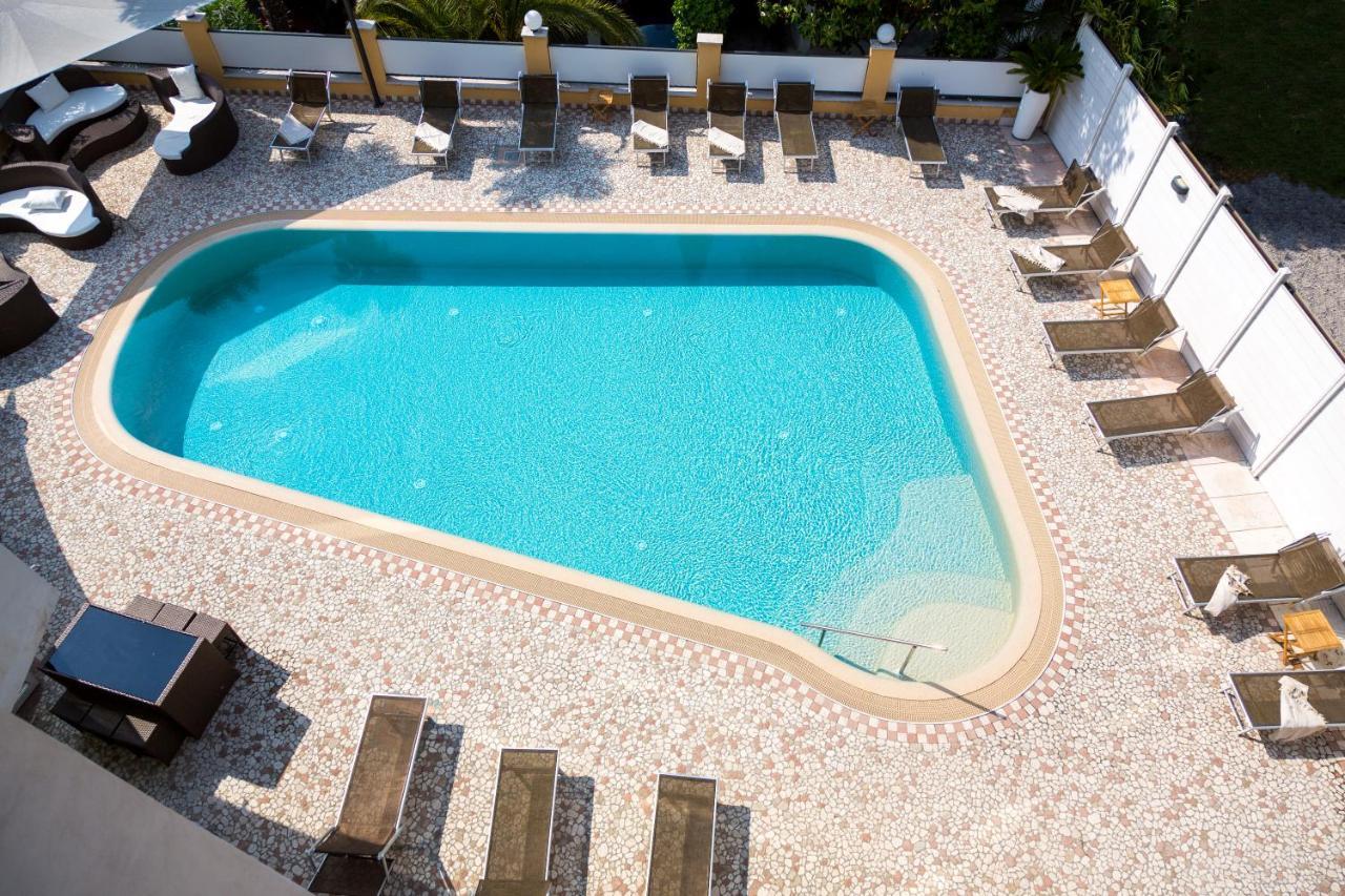 Hotel New Garden à Torbole Sul Garda Extérieur photo