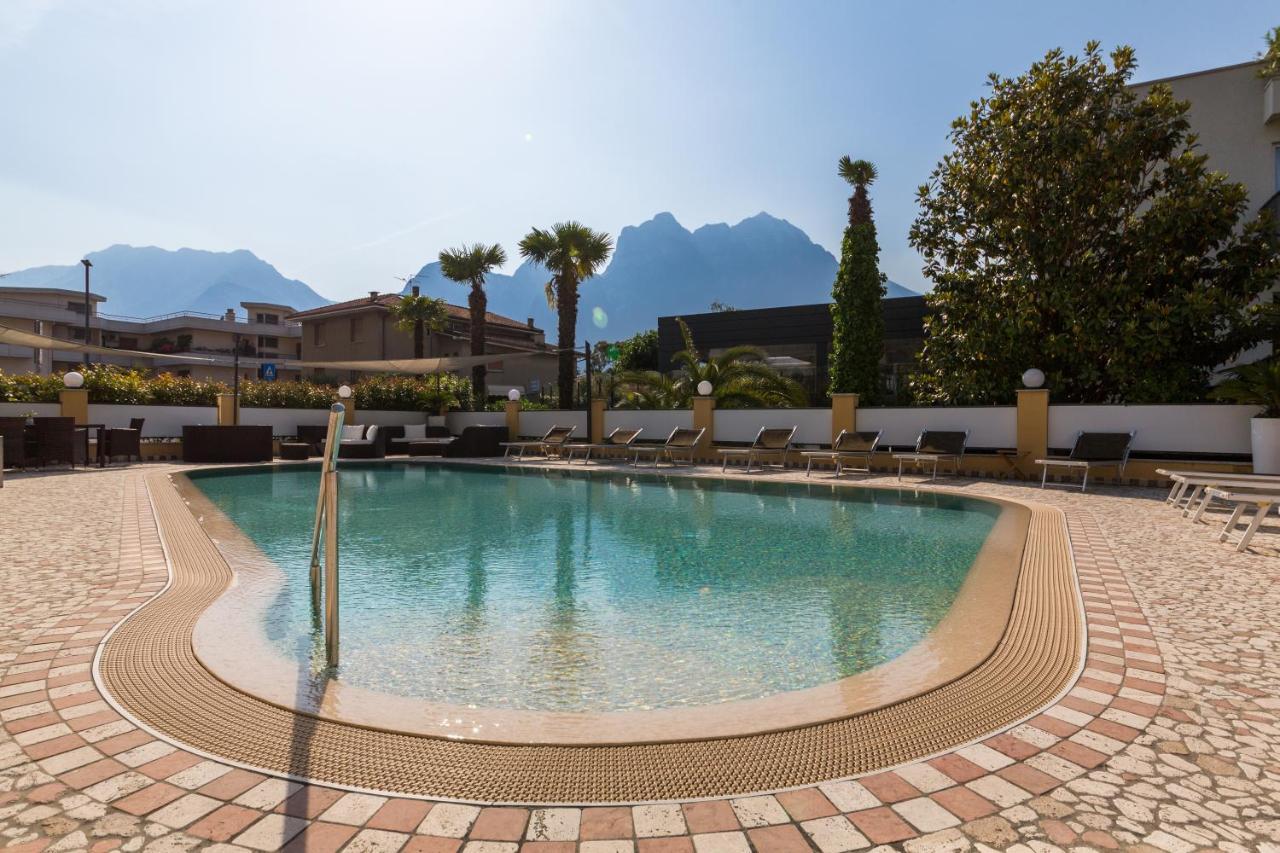 Hotel New Garden à Torbole Sul Garda Extérieur photo