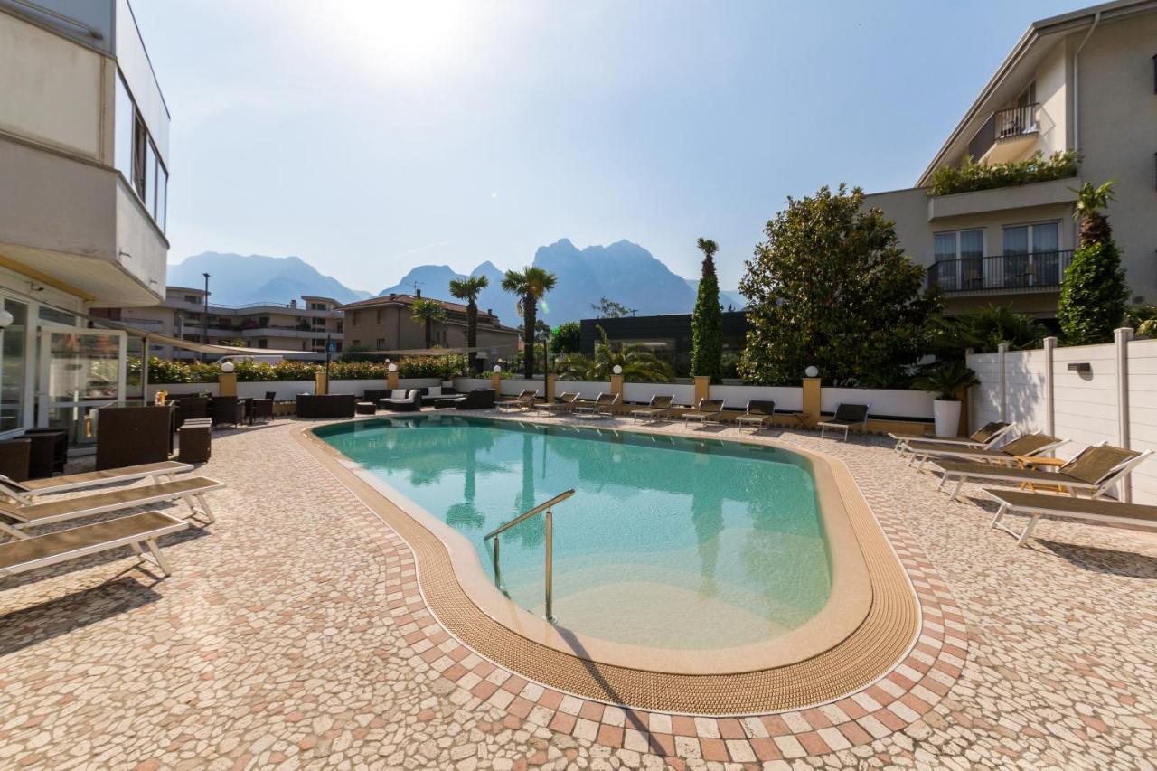 Hotel New Garden à Torbole Sul Garda Extérieur photo