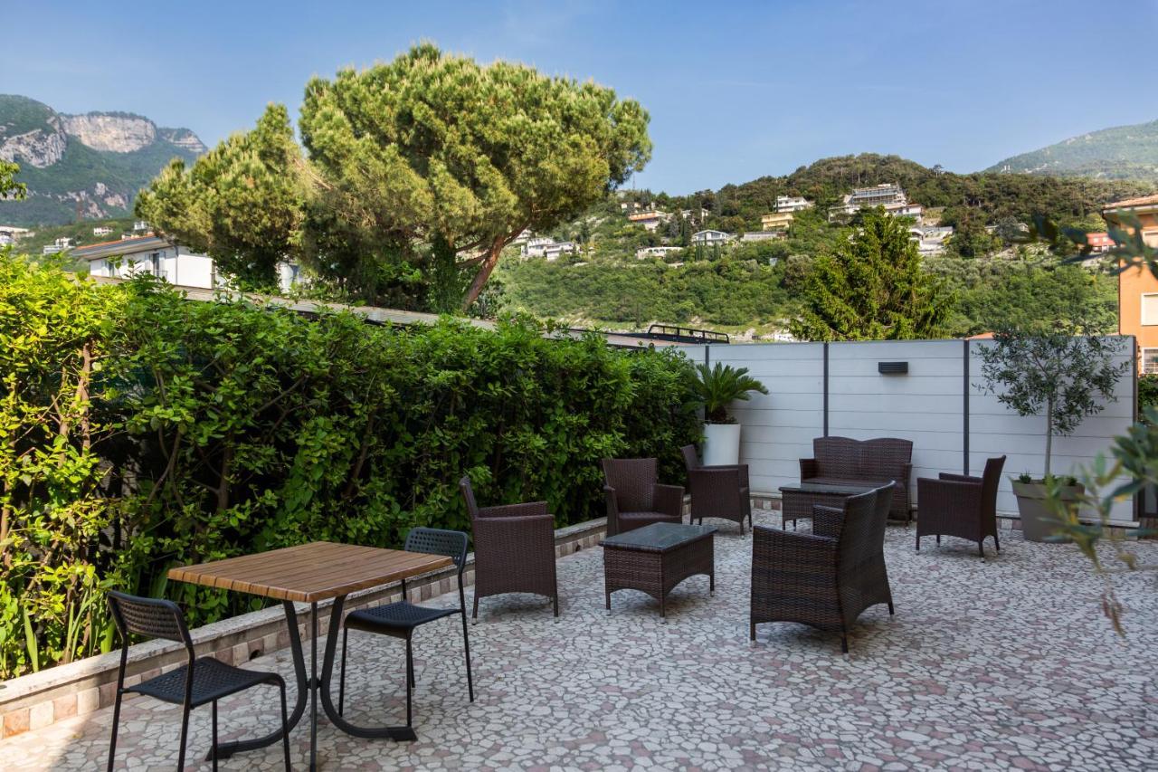 Hotel New Garden à Torbole Sul Garda Extérieur photo