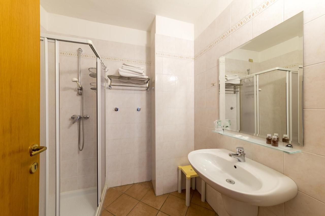 Hotel New Garden à Torbole Sul Garda Extérieur photo