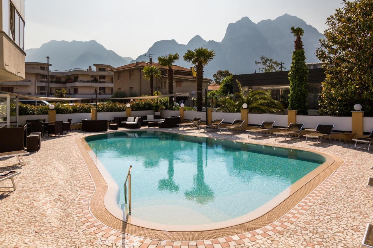 Hotel New Garden à Torbole Sul Garda Extérieur photo