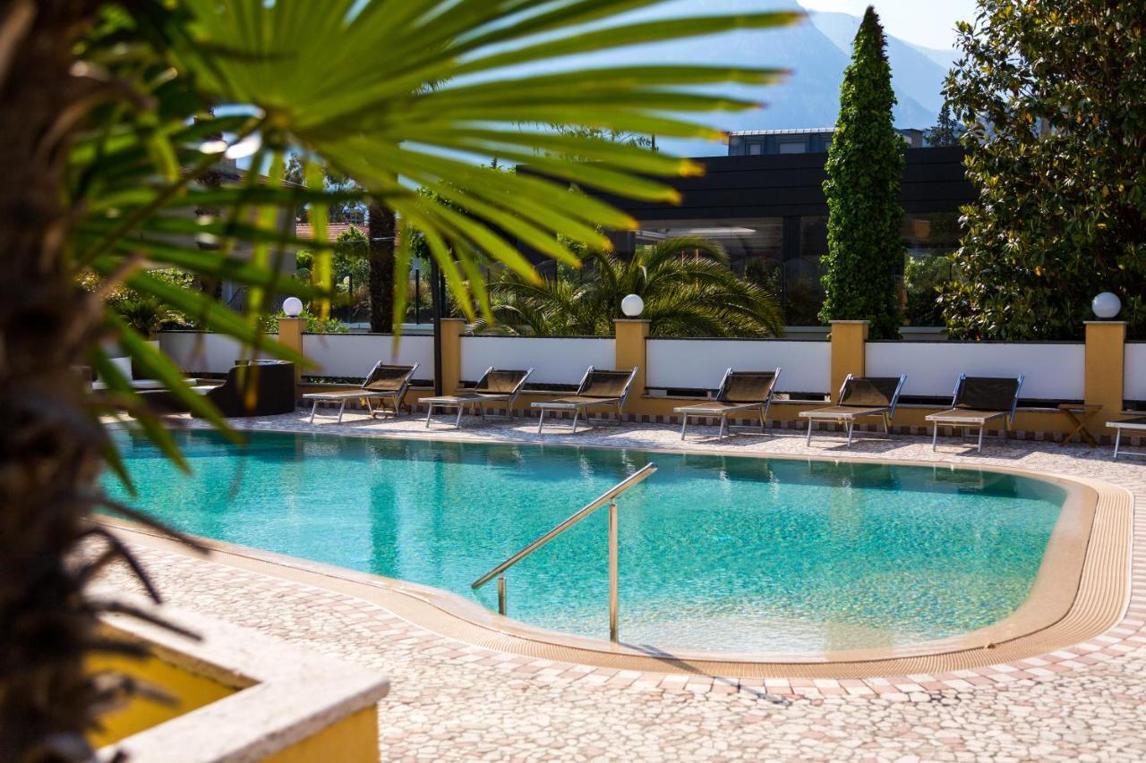Hotel New Garden à Torbole Sul Garda Extérieur photo