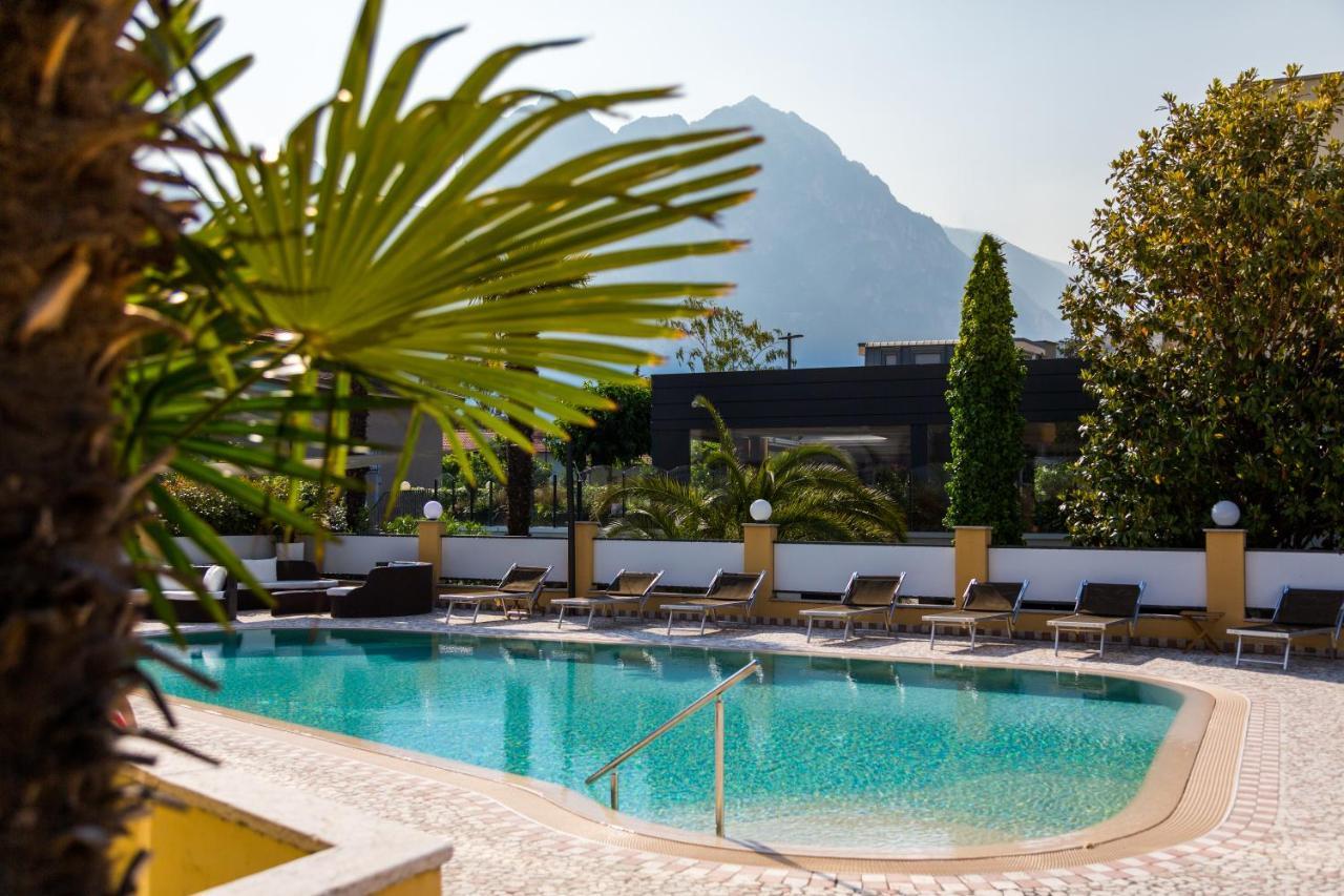 Hotel New Garden à Torbole Sul Garda Extérieur photo